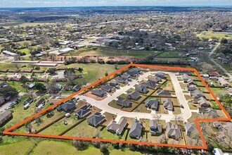 117 Callie St in Smithville, TX - Building Photo - Building Photo