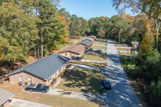 Trakas Avenue in Greenwood, SC - Foto de edificio - Building Photo