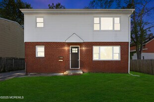 9 Beacon Terrace in Keansburg, NJ - Building Photo