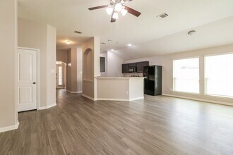 603 Lake View Dr in Montgomery, TX - Building Photo - Building Photo