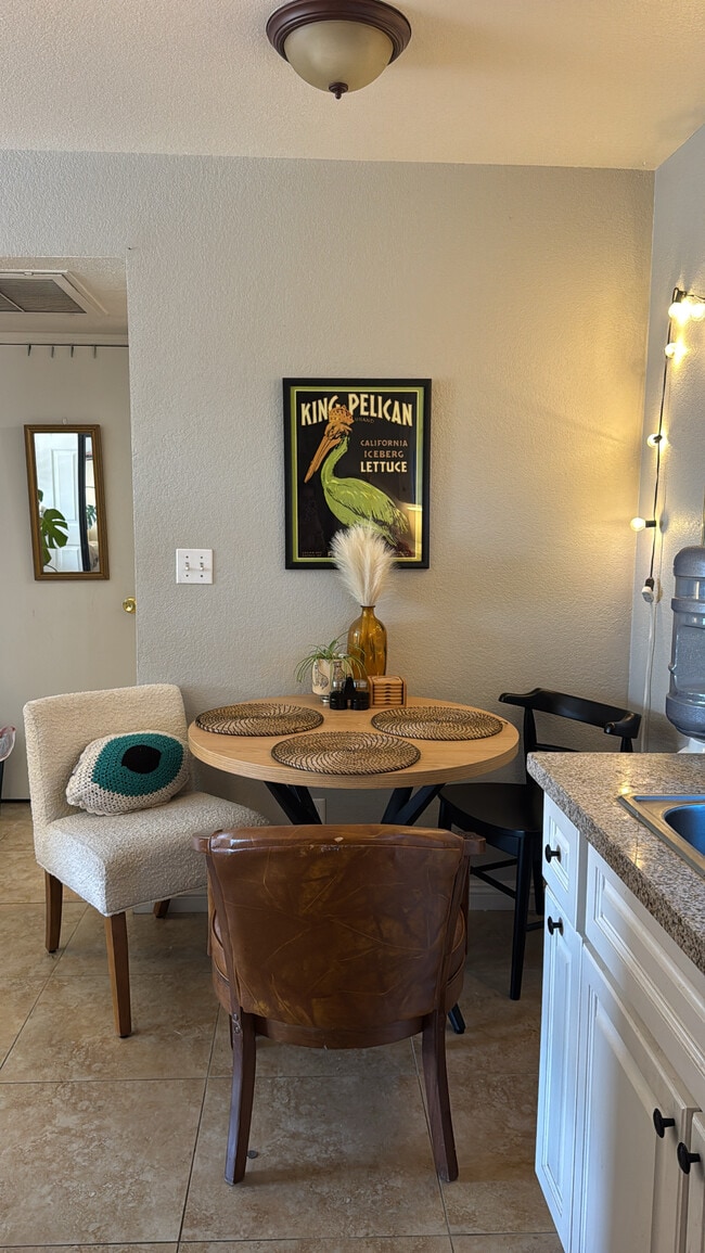 5111 S Lindell Rd, Unit 201 in Las Vegas, NV - Foto de edificio - Building Photo