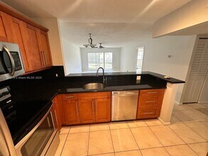 608 NE 2nd St in Dania Beach, FL - Building Photo - Building Photo