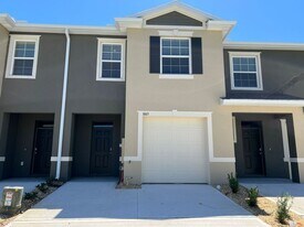 1065 Blue Jay Dr in Davenport, FL - Building Photo