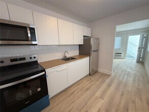 1300 NE 110th St in Miami, FL - Building Photo - Building Photo