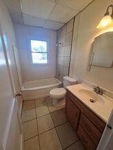1743 Sonne Ave, Unit Apt. #2 in Louisville, KY - Foto de edificio - Building Photo
