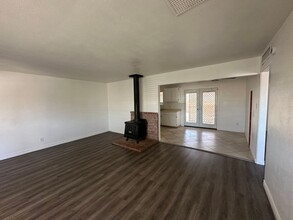243 W Alene Ave in Ridgecrest, CA - Building Photo - Building Photo