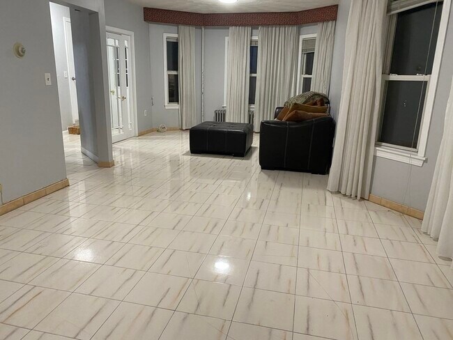 18 Walnut Rd, Unit 2 in Somerville, MA - Building Photo - Building Photo