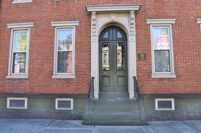 50 E Main St-Unit -Apt 4 in Mechanicsburg, PA - Building Photo - Building Photo