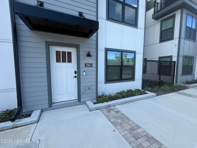 1063 Farwell St in Jacksonville, FL - Foto de edificio - Building Photo