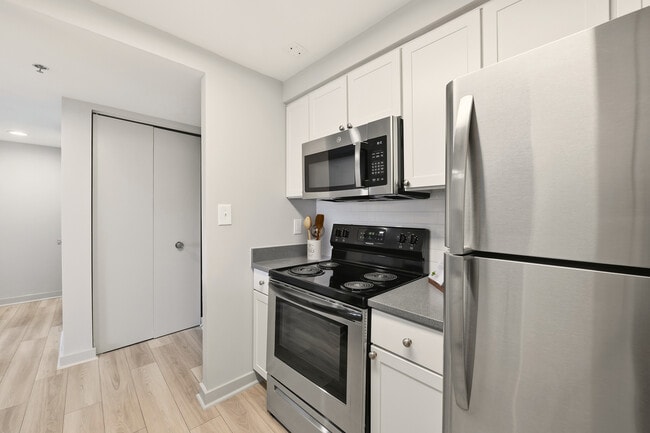 Cortland Landmark in Alexandria, VA - Foto de edificio - Building Photo