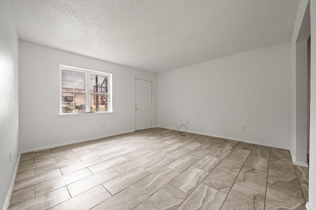 property at 825-825 S Elm St