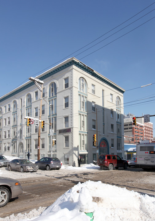 Forbes Avenue Suites in Pittsburgh, PA - Foto de edificio