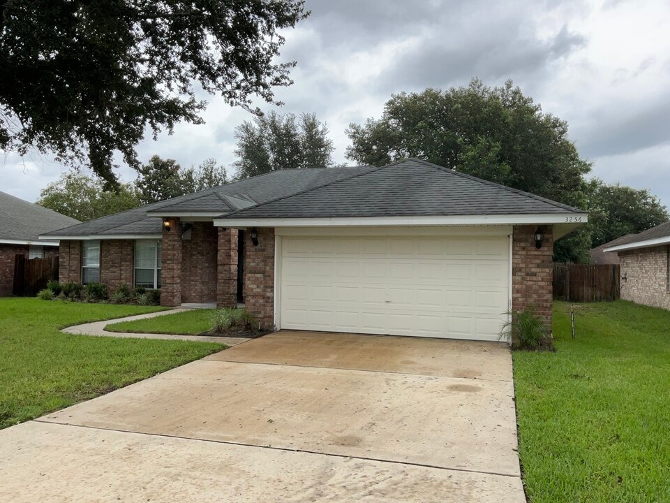 3256 Silverado Cir in Green Cove Springs, FL - Building Photo