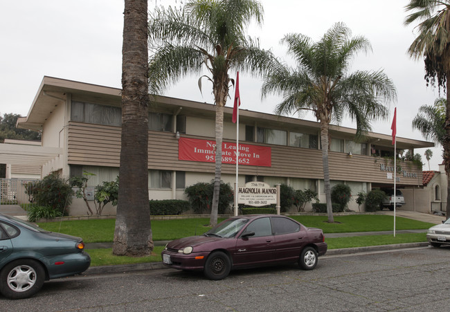 Magnolia Manor Apartments in Riverside, CA - Building Photo - Building Photo