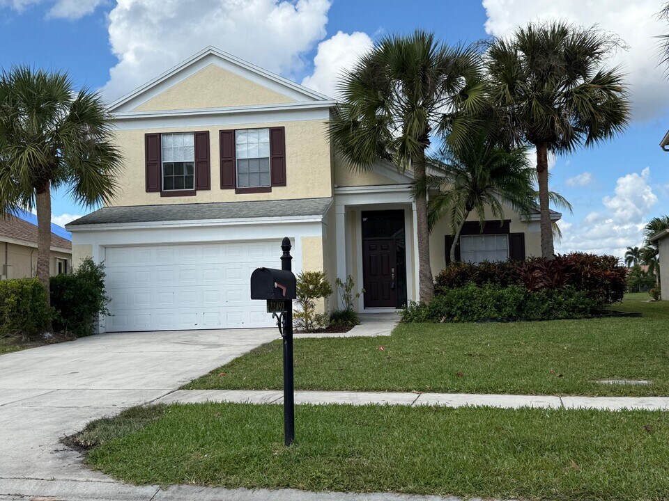 22492 Middletown Dr in Boca Raton, FL - Building Photo