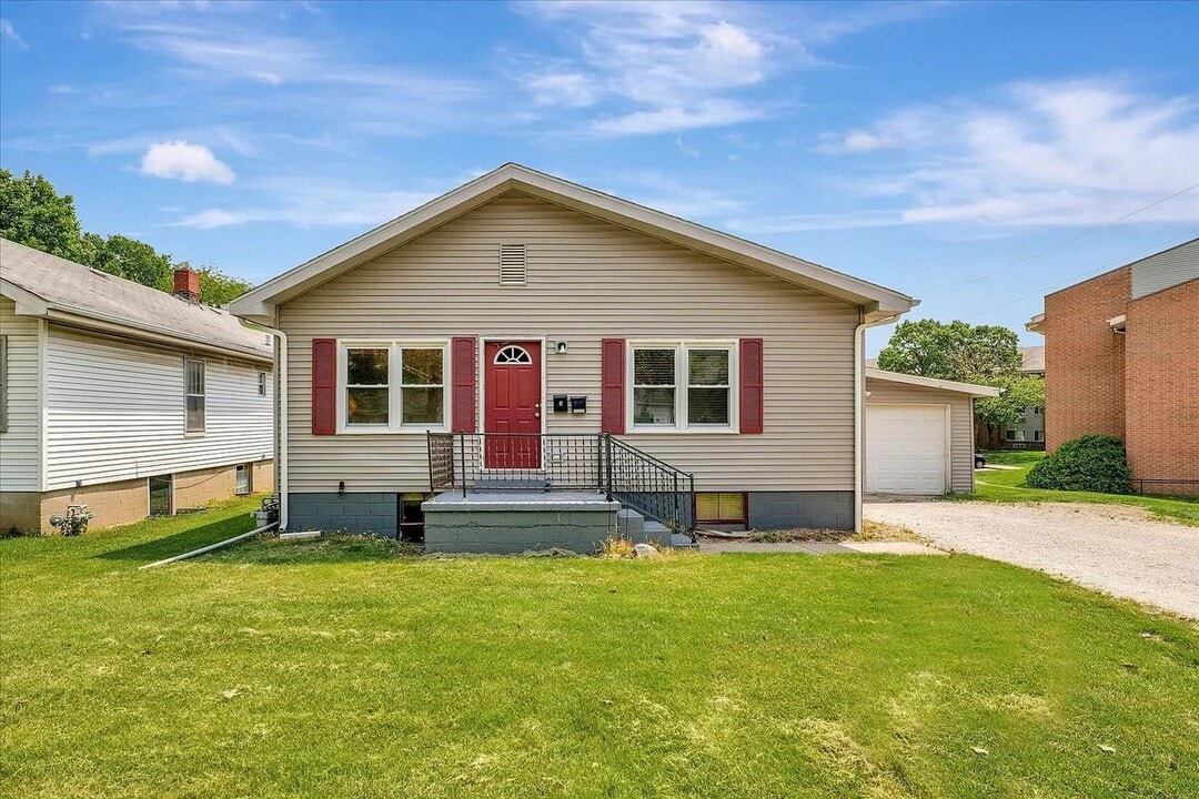 1506 Philo Rd in Urbana, IL - Building Photo