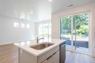 Delaware Townhomes in Ames, IA - Building Photo - Building Photo