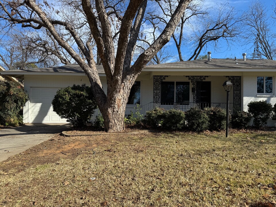 1506 Camellia Dr in Arlington, TX - Building Photo