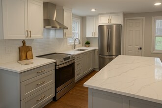 124 Seymour Rd in Woodbridge, CT - Building Photo - Building Photo