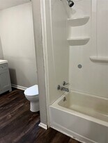 810 S Brownell St in La Porte, TX - Building Photo