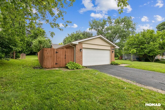 4930 Amberwood Dr in Dayton, OH - Building Photo - Building Photo