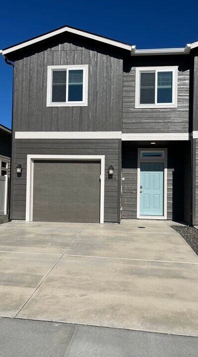 6604 W 36th Pl in Kennewick, WA - Building Photo