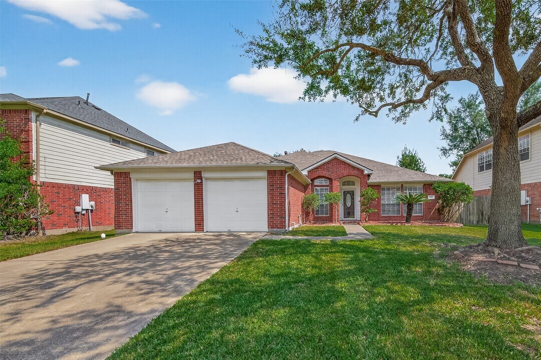 1927 Blooming Park Ln in Katy, TX - Building Photo