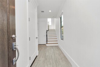 5735 Winsome Ln in Houston, TX - Building Photo - Building Photo