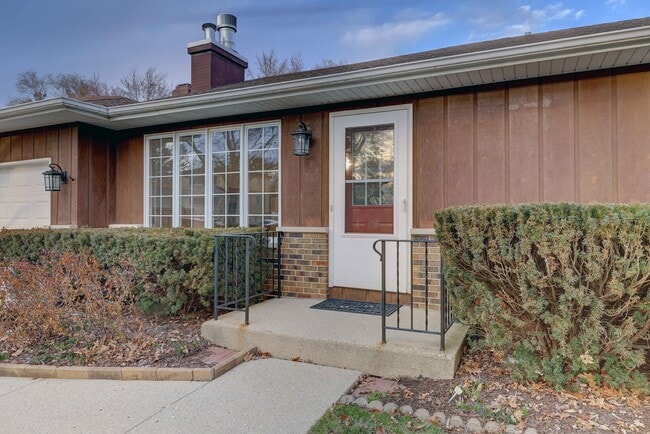 547 Eichler Dr in West Dundee, IL - Building Photo - Building Photo
