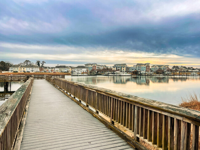 East Beach Apartments in Norfolk, VA - Foto de edificio - Building Photo