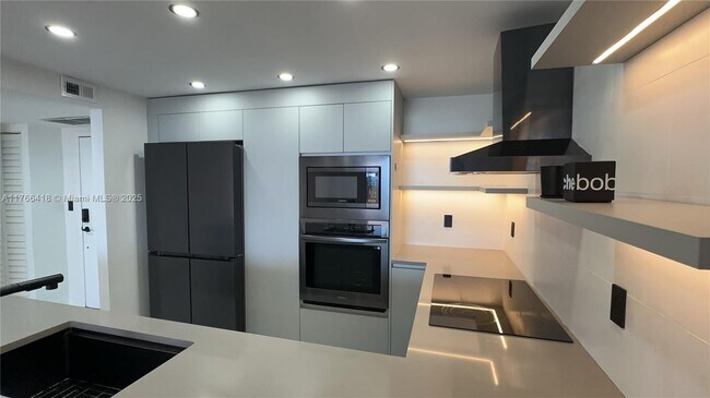 1865 S Ocean Dr, Unit 8N in Hallandale Beach, FL - Foto de edificio - Building Photo