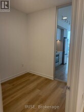 395 Square One Dr in Mississauga, ON - Building Photo - Building Photo