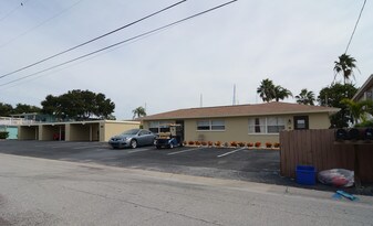 2307 Bay Blvd in Indian Rocks Beach, FL - Building Photo