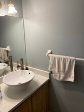 73 Midlake Cir in East Syracuse, NY - Foto de edificio - Building Photo