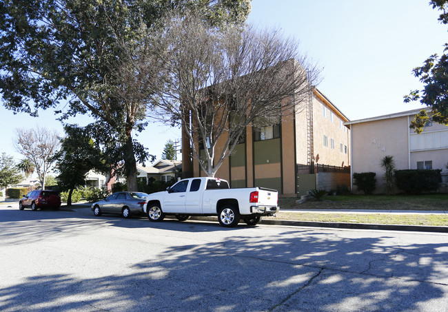 408 W Maple St in Glendale, CA - Foto de edificio - Building Photo