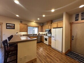 2737 NW Skyliners Rd in Bend, OR - Building Photo - Building Photo