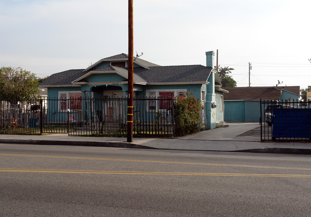 10322 S Inglewood Ave in Inglewood, CA - Building Photo