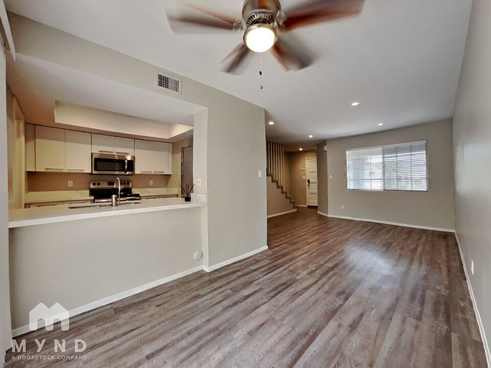 1404 La Jolla Dr in Tempe, AZ - Building Photo