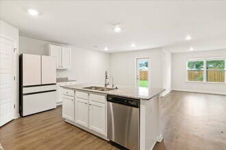 18 E Sycamore Trl in Crawfordville, FL - Building Photo - Building Photo