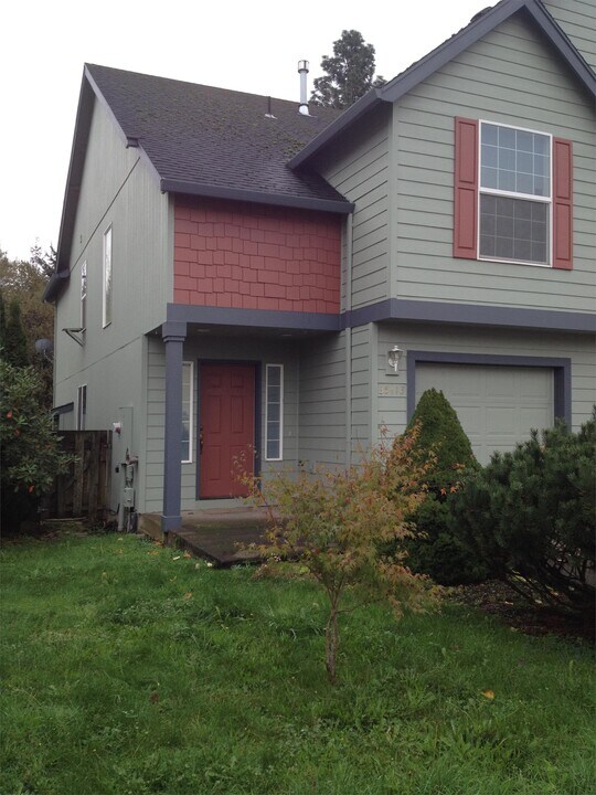 35413 Oakwood Dr in Saint Helens, OR - Building Photo