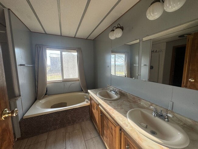 7021 Rd 9 NW in Ephrata, WA - Building Photo - Building Photo