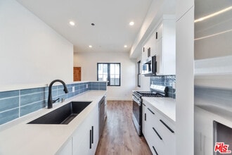 1024 1/2 Masselin Ave in Los Angeles, CA - Building Photo - Building Photo