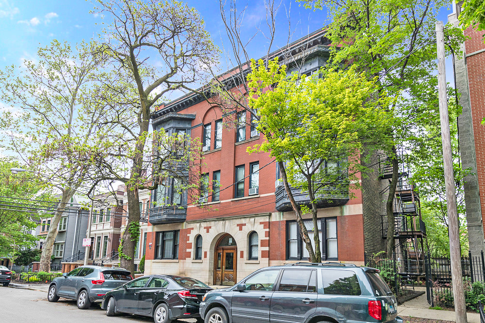 1010 W Altgeld St in Chicago, IL - Building Photo