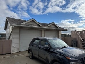 8315-114A 114A St in Grande Prairie, AB - Building Photo - Building Photo