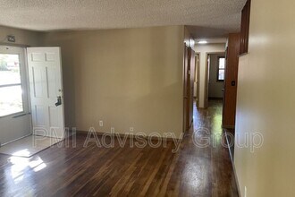 2213 SE Davies St in Topeka, KS - Building Photo - Building Photo