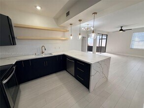 11864 NW 11th St in Pembroke Pines, FL - Building Photo - Building Photo