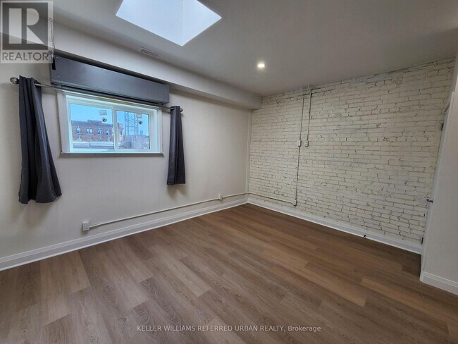 998 Bloor St W in Toronto, ON - Building Photo - Building Photo