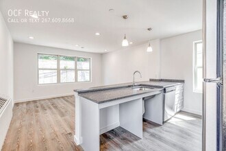 751 N 43rd St in Philadelphia, PA - Foto de edificio - Building Photo