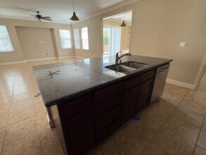 602 W Gravino Dr in Tracy, CA - Building Photo - Building Photo