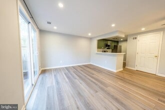 9377 Chadburn Pl in Gaithersburg, MD - Building Photo - Building Photo